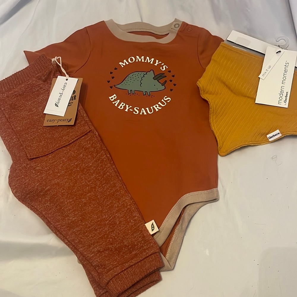 Mommy’s Baby-Saurus Outfit w bandana bib